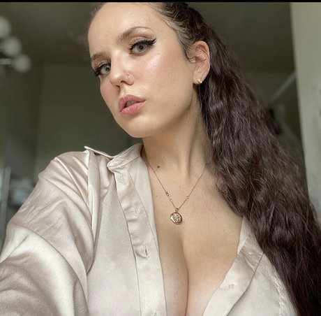 Laura Marie photo 397