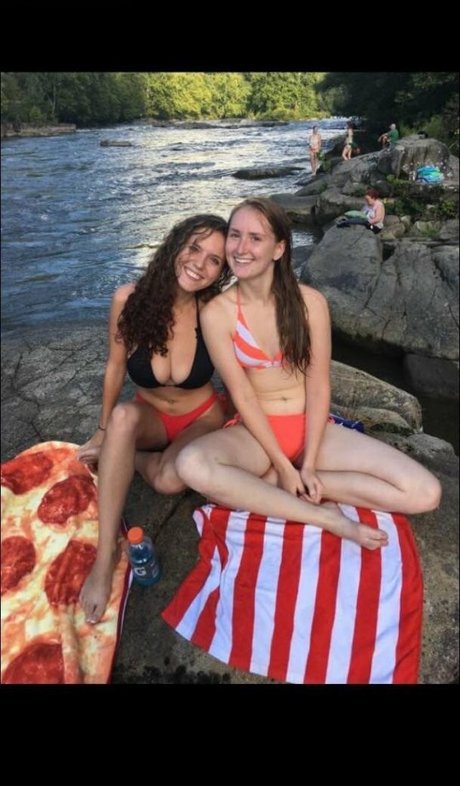 Laura Marie photo 416