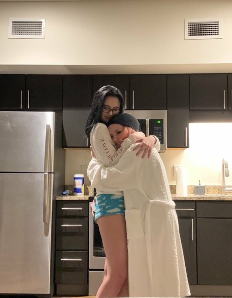 Laura Marie photo 427