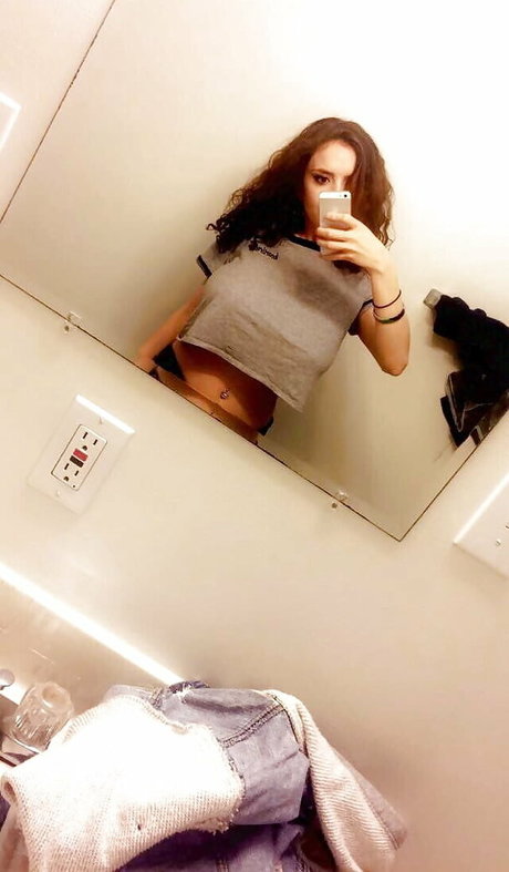 Laura Marie photo 443