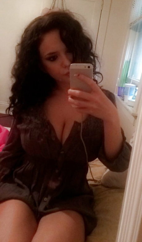 Laura Marie photo 450