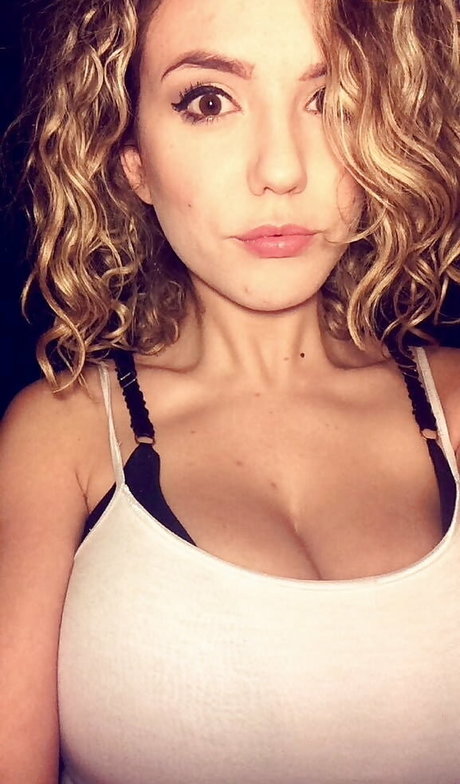 Laura Marie photo 458