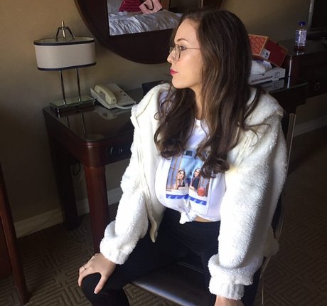 Laura Marie photo 471