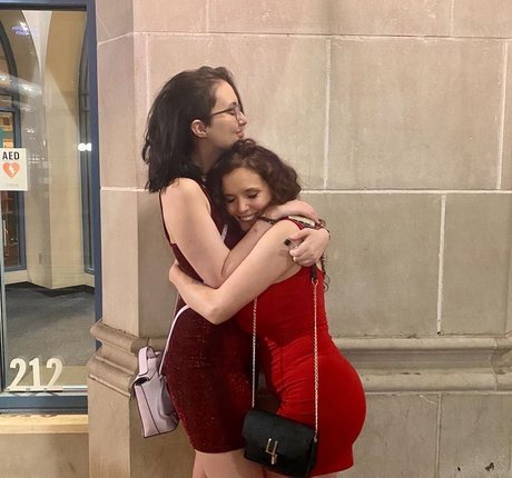 Laura Marie photo 478