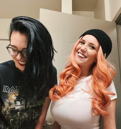 Laura Marie photo 492