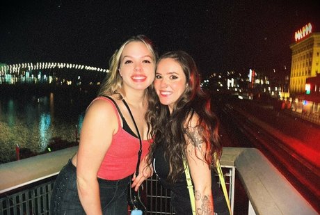 Laura Marie photo 515