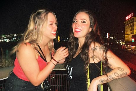 Laura Marie photo 516