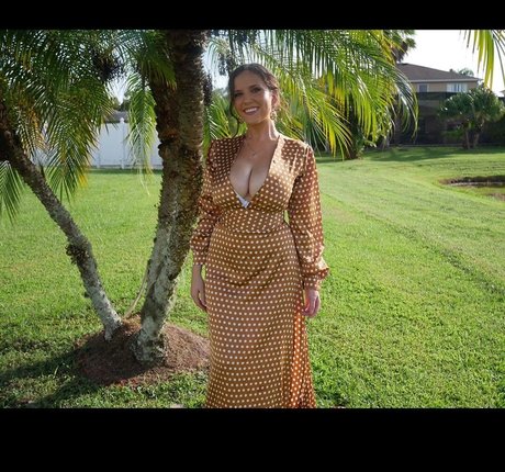 Laura Marie photo 520