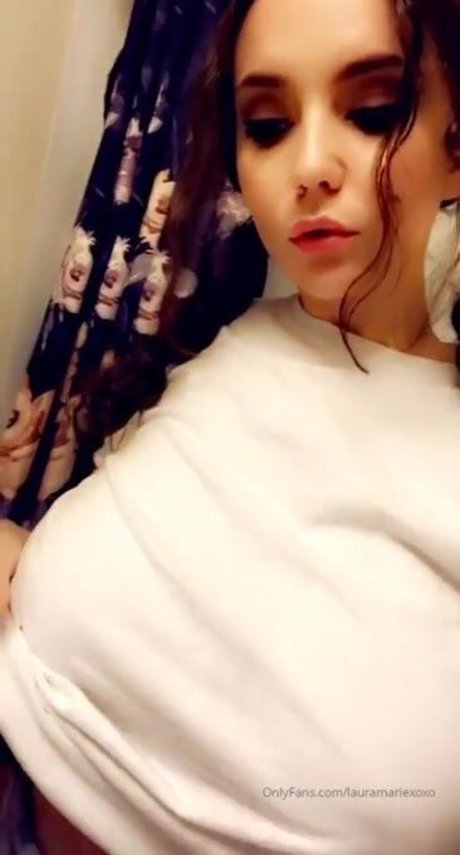 Laura Marie photo 531