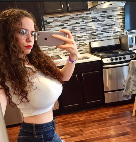 Laura Marie photo 533