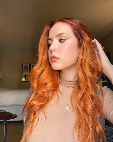 Laura Marie photo 539