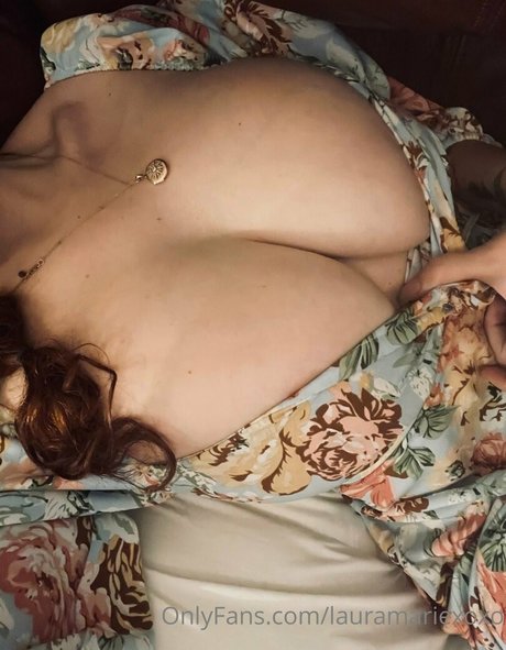 Laura Marie photo 549