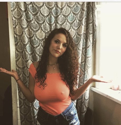 Laura Marie photo 560