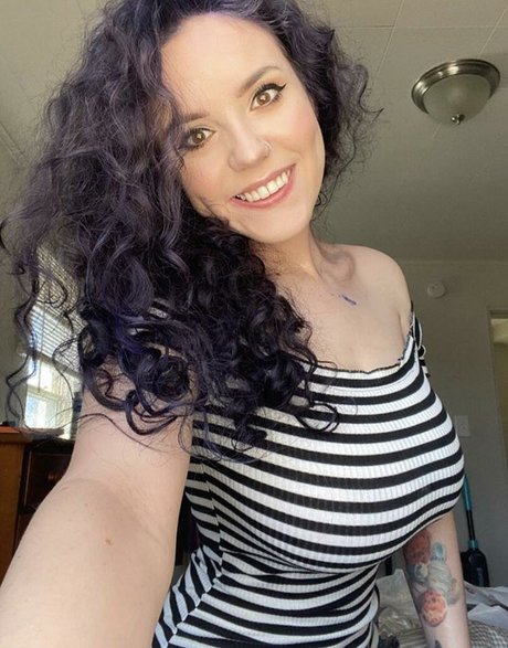 Laura Marie photo 566