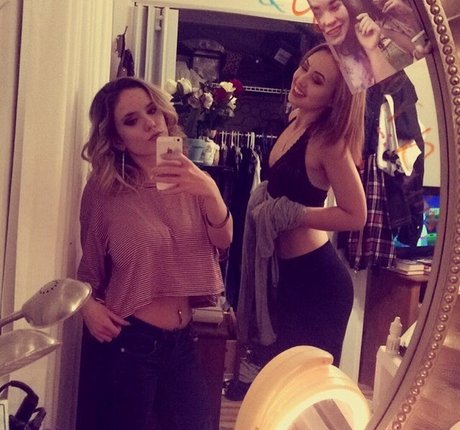 Laura Marie photo 570