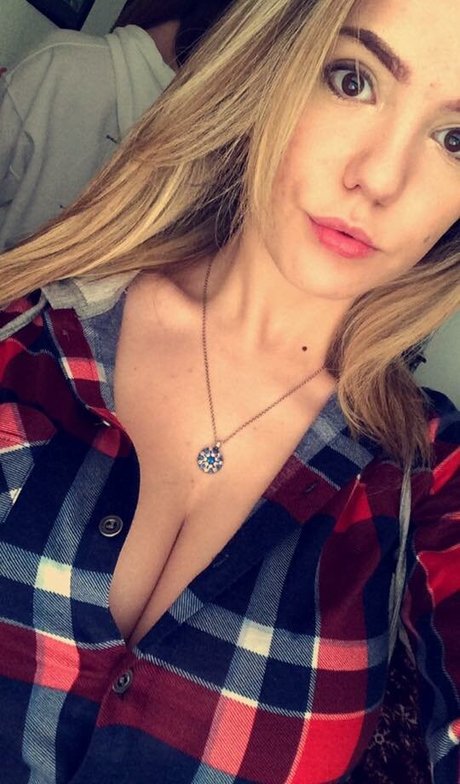 Laura Marie photo 575