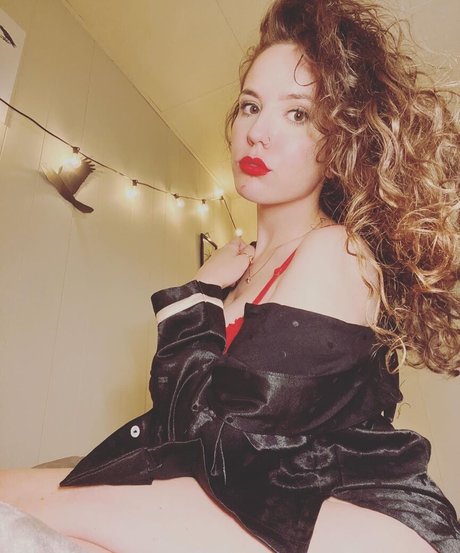 Laura Marie photo 597