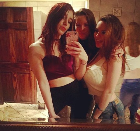 Laura Marie photo 657