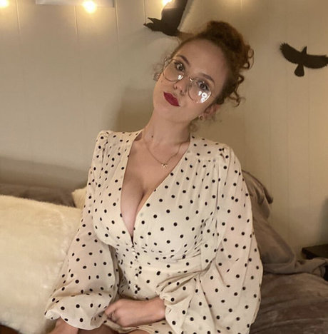 Laura Marie photo 685