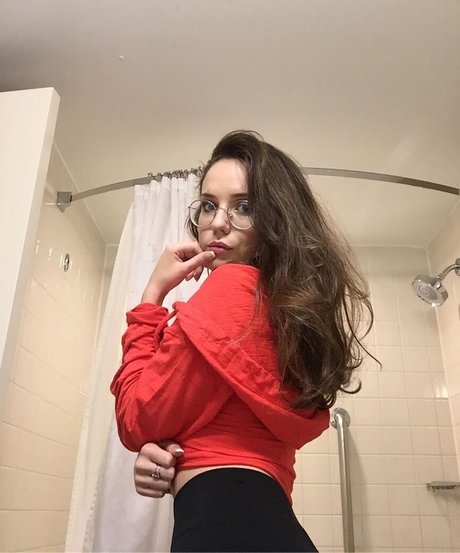 Laura Marie photo 830