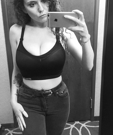 Laura Marie photo 836