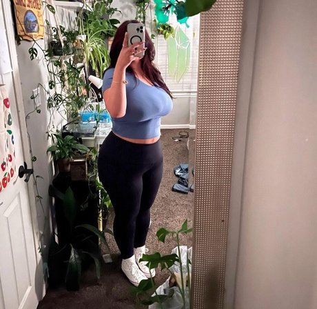 Laura Michaels photo 17