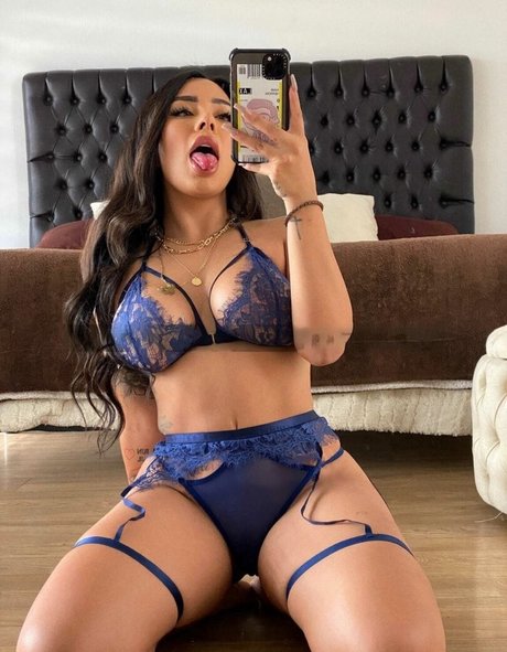 Laura Michaels photo 22
