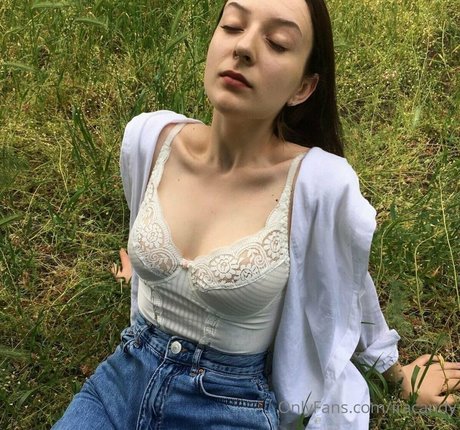 Laura Morgan photo 27
