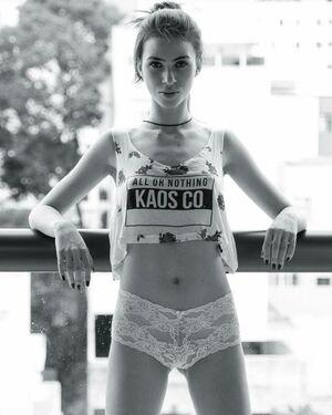 Laura Padilha photo 4