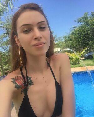 Laura Padilha photo 26