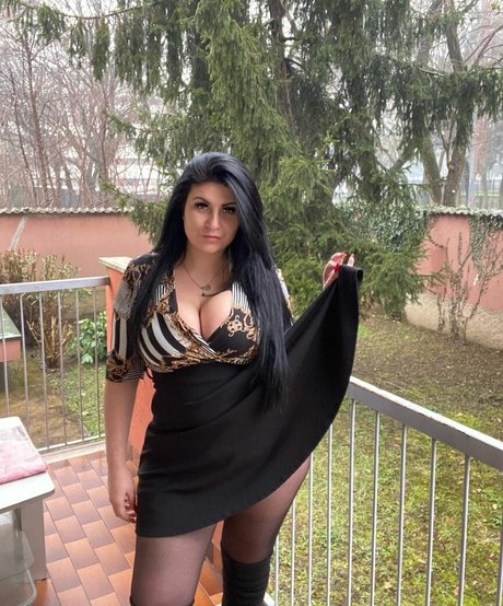 Laura Palermo photo 1