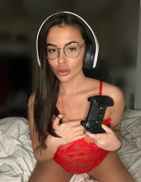 Laura Von Gallucci photo 18