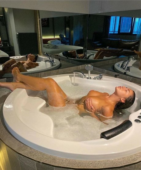 Laura Von Gallucci photo 21