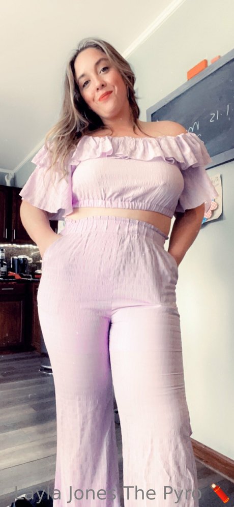 Layla Jones photo 62