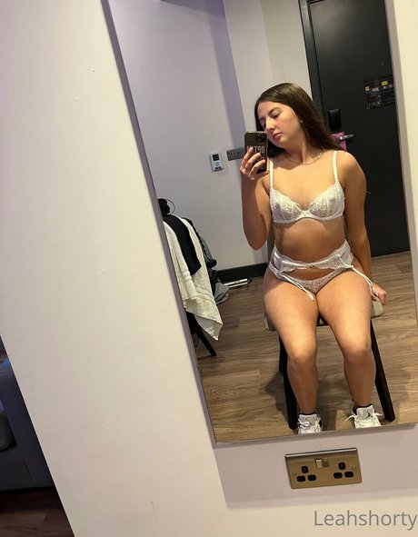 Leahshorty photo 44