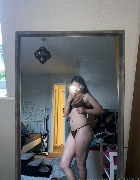 Leahshorty photo 182