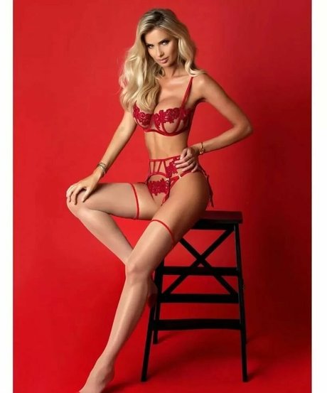 Leanna Bartlett photo 77