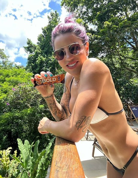 Leticia Bufoni photo 35