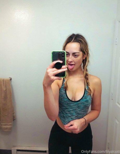 Lily Alcott photo 473