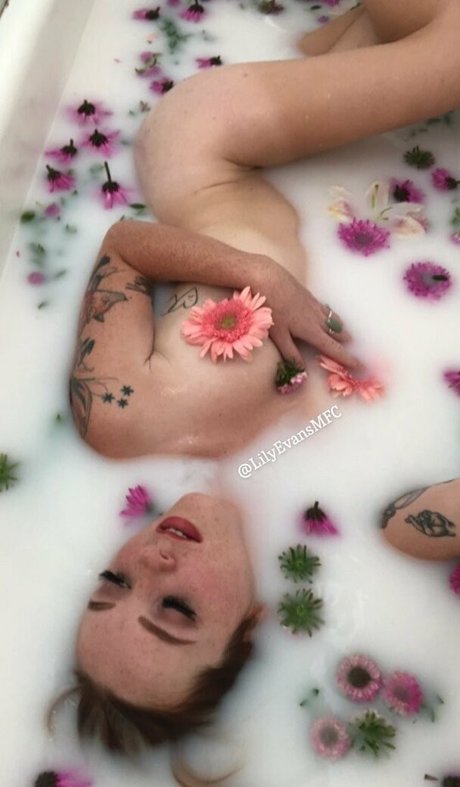 Lilyevansfree photo 35