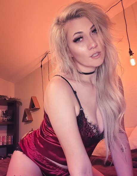 Lindsay Elyse photo 28