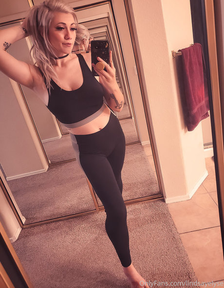 Lindsay Elyse photo 89