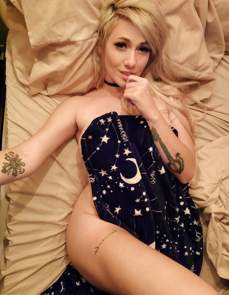 Lindsay Elyse photo 144