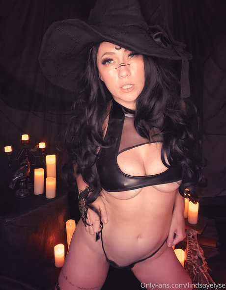 Lindsay Elyse photo 372