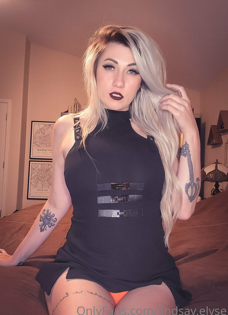 Lindsay Elyse photo 540