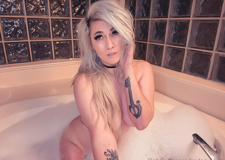 Lindsay Elyse photo 551
