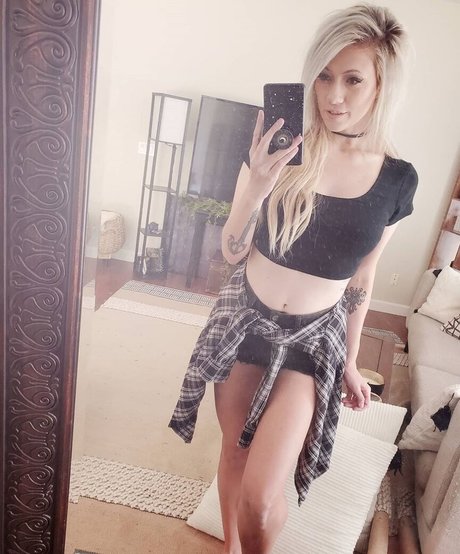 Lindsay Elyse photo 629