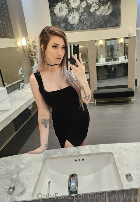 Lindsay Elyse photo 786