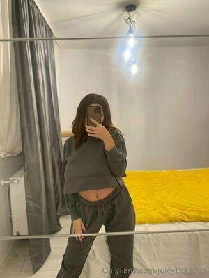 Lisette photo 59
