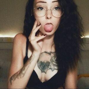 LittleMissNaughty photo 2